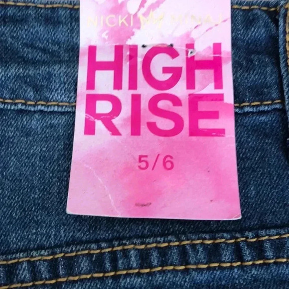 🆕Nicki Minaj High Rise Jean Shorts 5/6🆕 - Picture 4 of 7